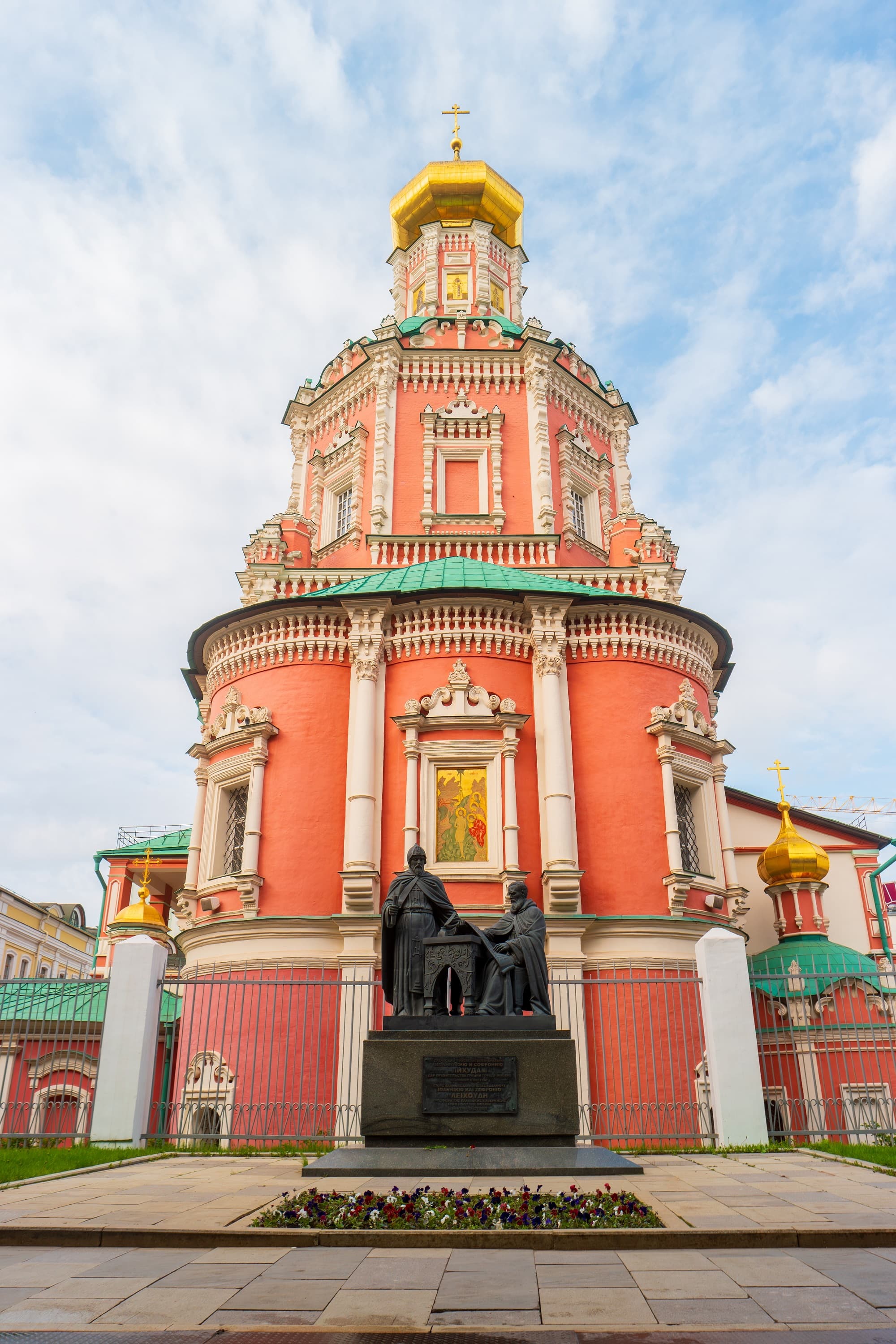 Памятник братьям Лихудам