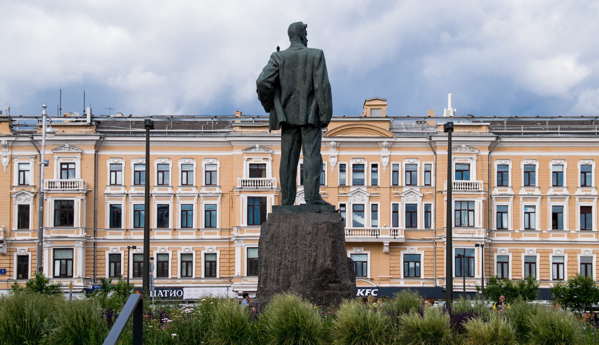 Памятник Маяковскому
