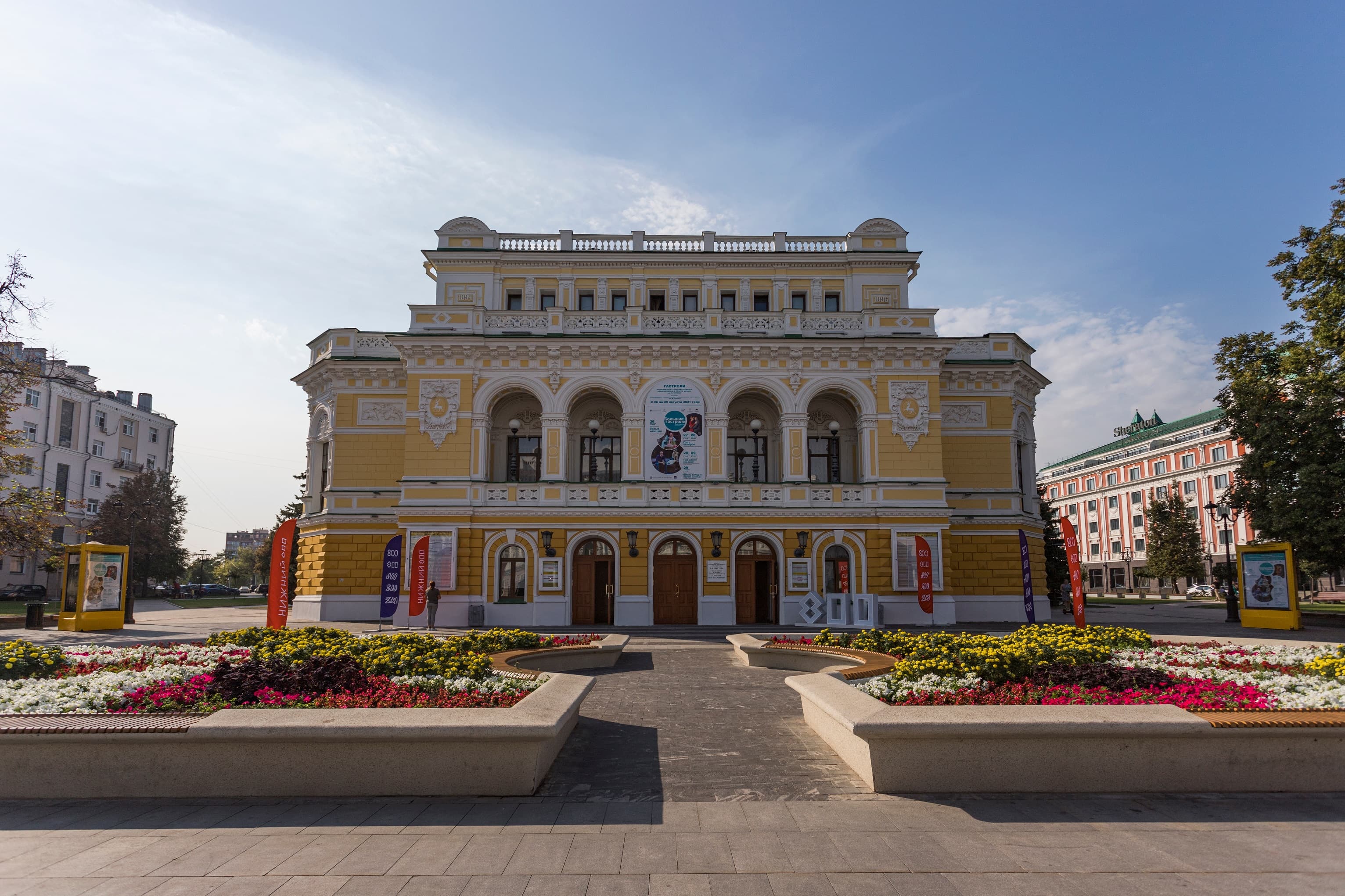 Театральная площадь