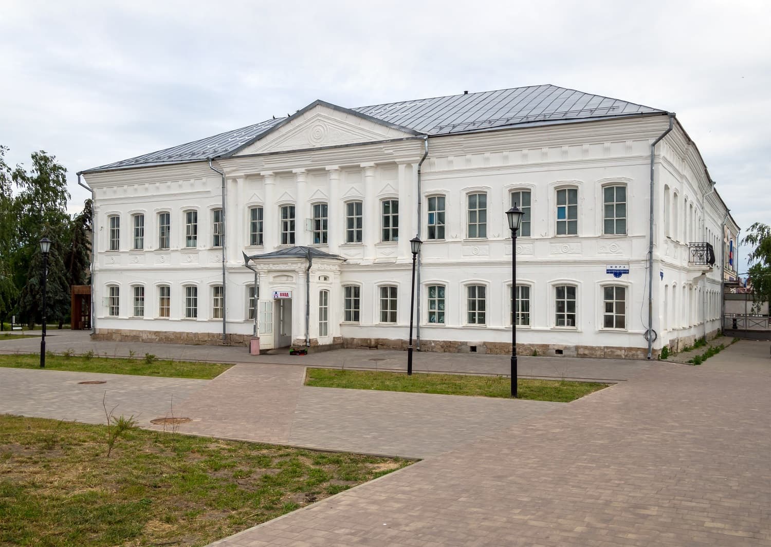 Здание бывшей мужской гимназии