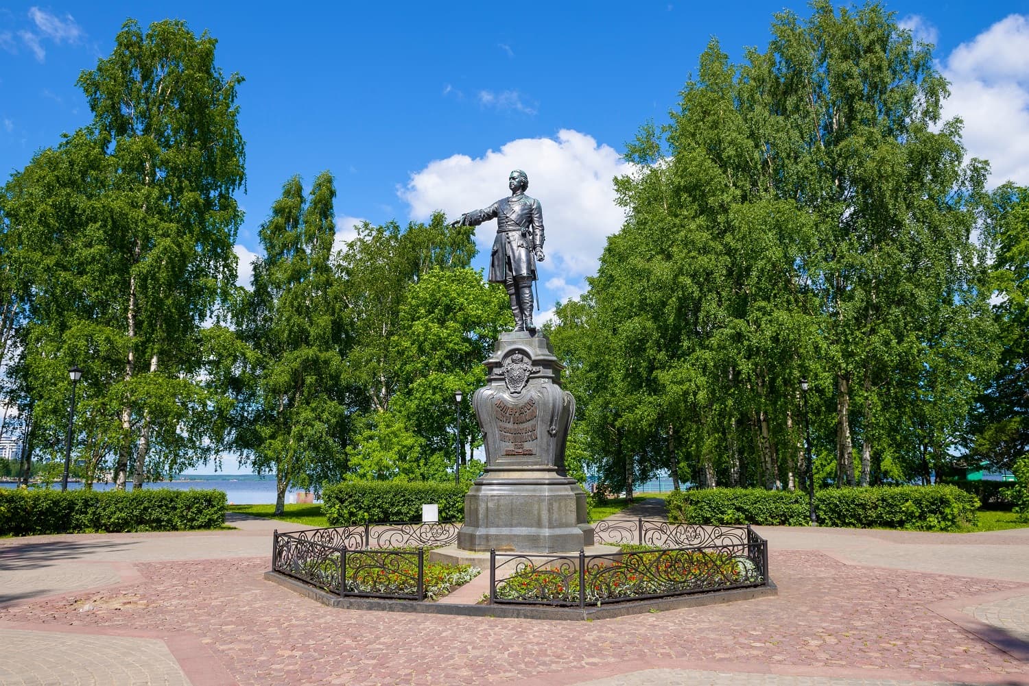 Памятник Петру I