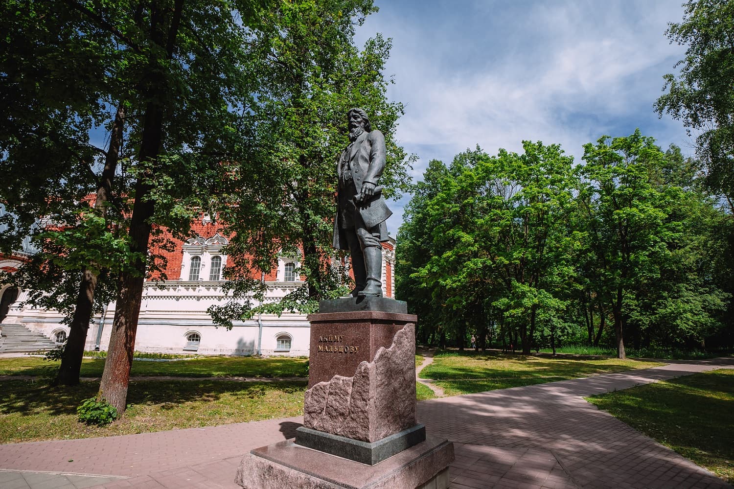 Памятник Акиму Мальцову