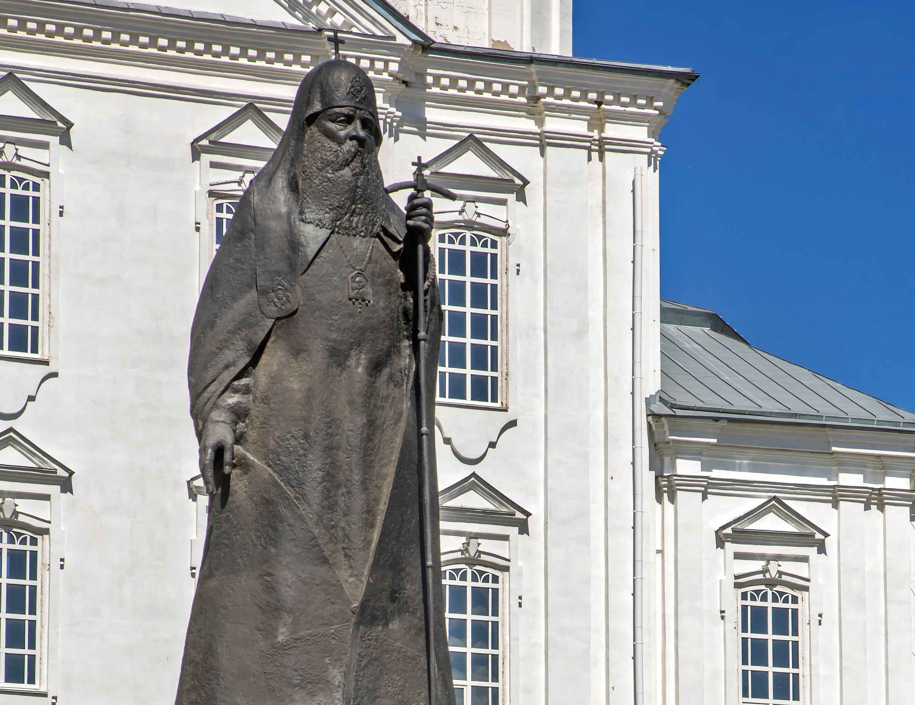 Памятник патриарху Сергию Страгородскому 