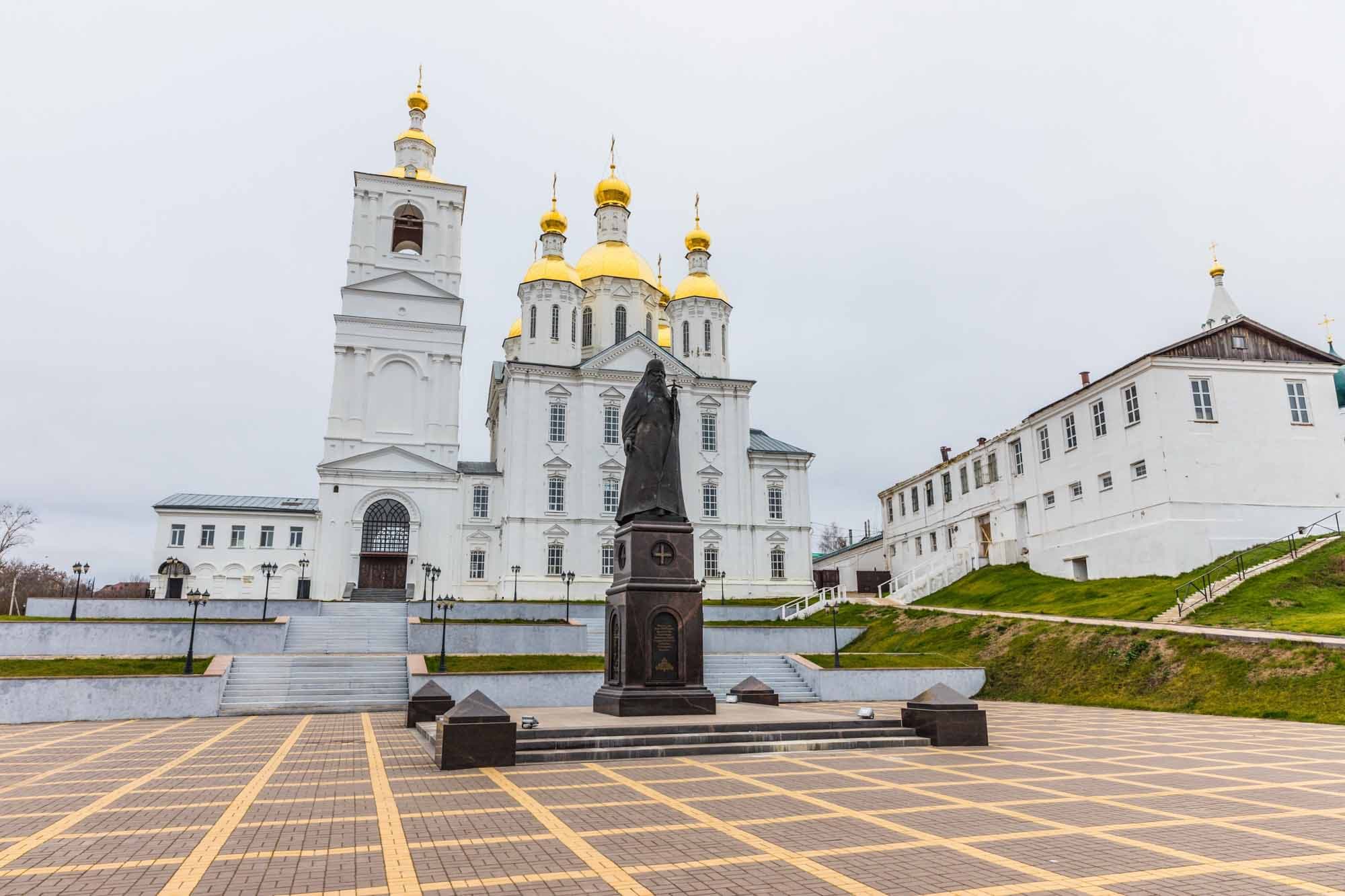Памятник патриарху Сергию Страгородскому 
