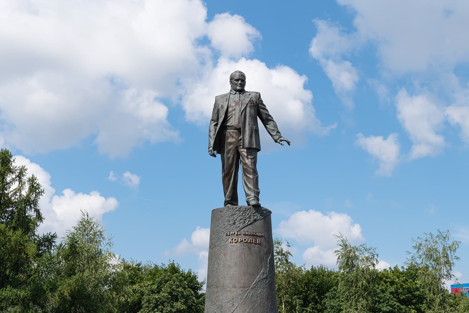 Памятник Сергею Королеву