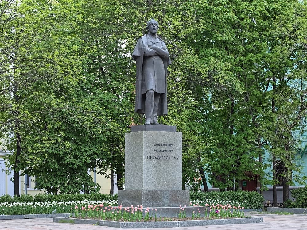 Памятник Константину Циолковскому