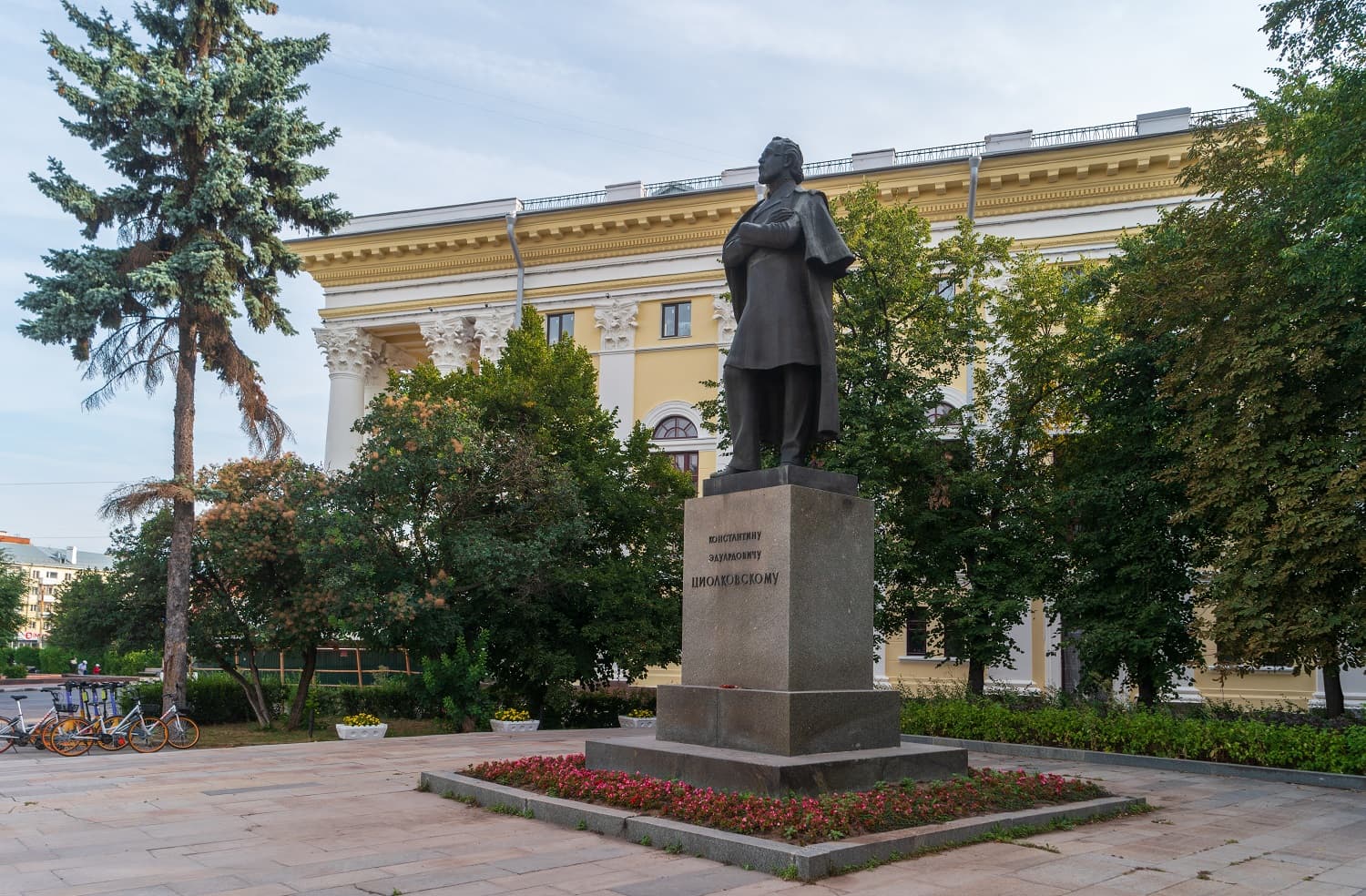 Памятник Константину Циолковскому