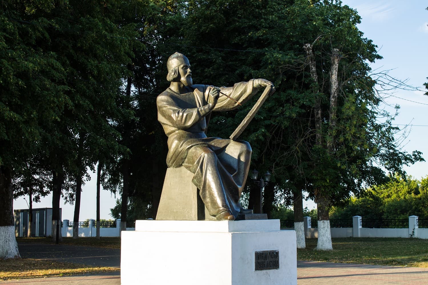 Памятник Андрею Рублеву