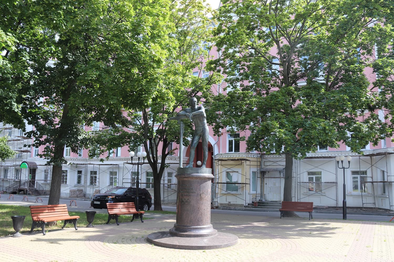 Памятник Николаю Андрианову
