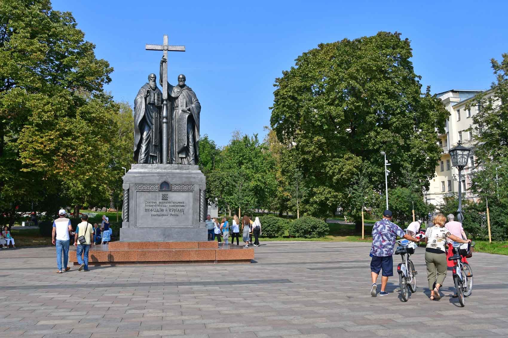 Памятник Кириллу и Мефодию 