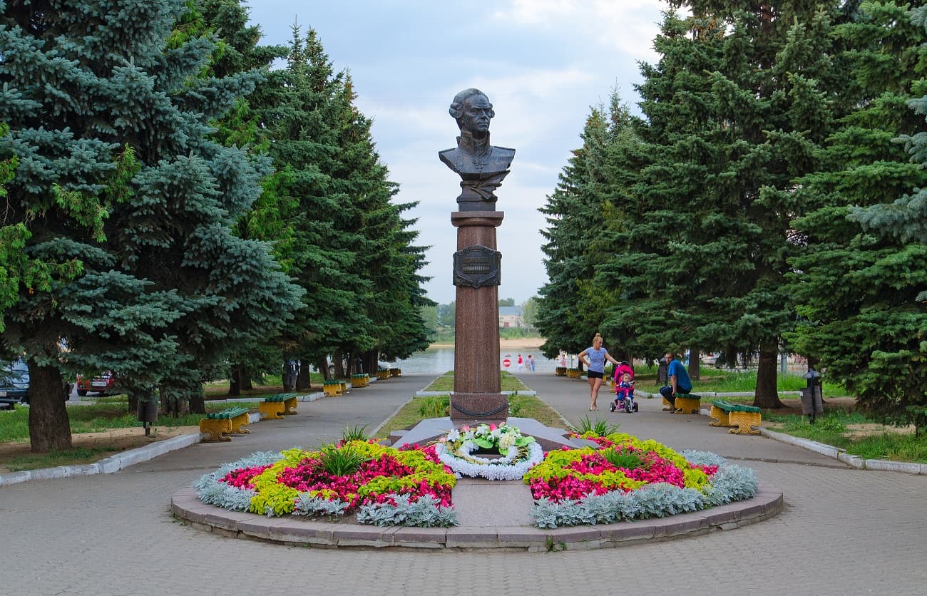 Памятник Ф. Ф. Ушакову