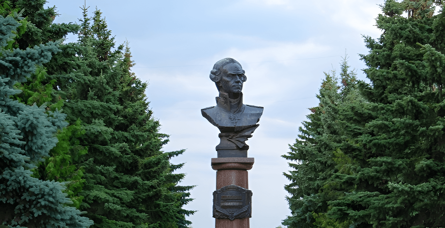 Памятник Ф. Ф. Ушакову