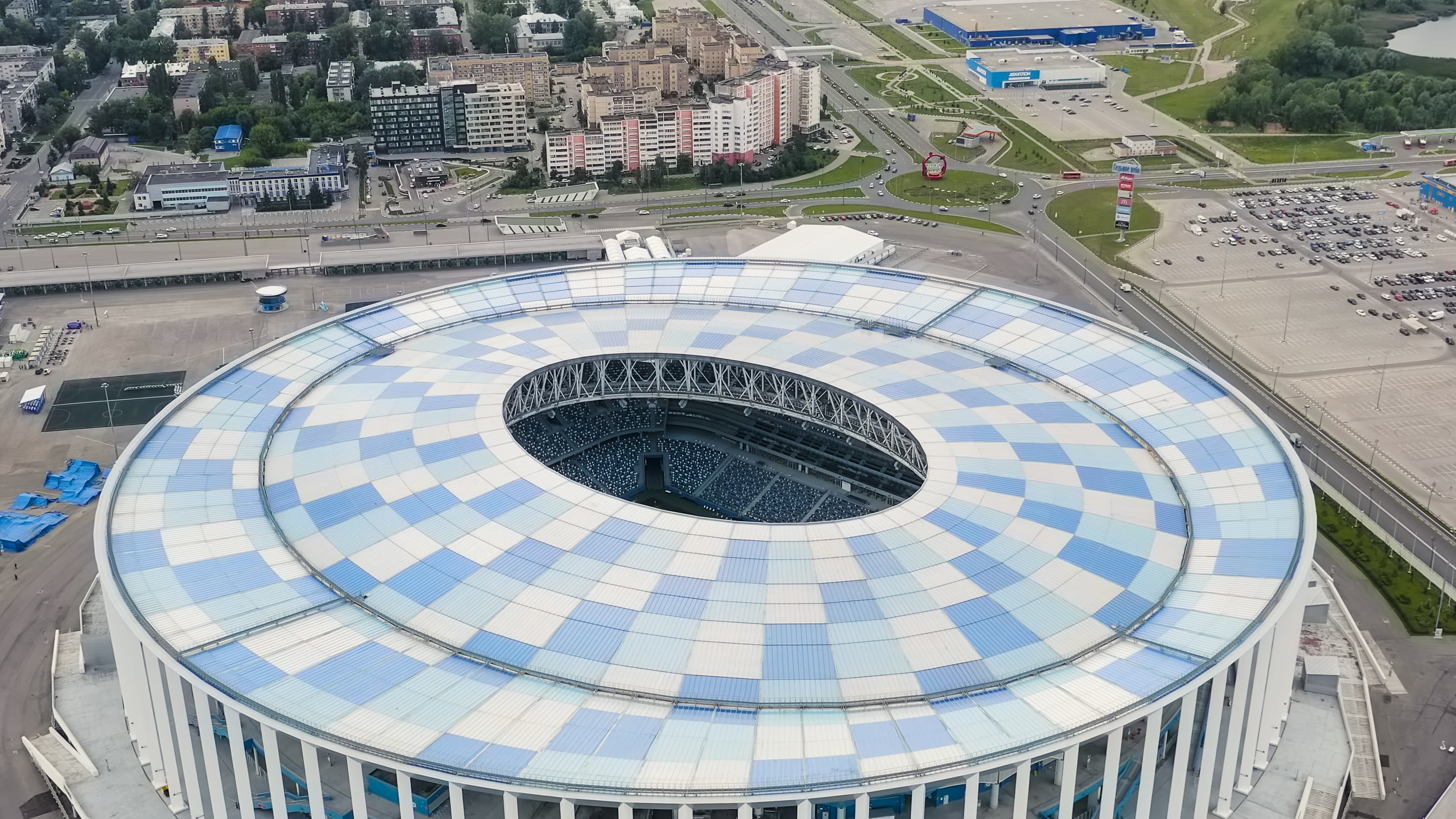 Стадион «Совкомбанк Арена»