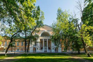 Secrets of Moscow's Mansions: A Walk Through the Capital's Center