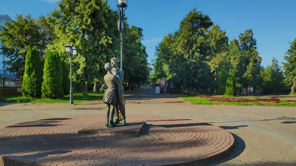 Памятник влюбленным 
