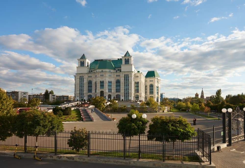 Сквер Астраханской филармонии