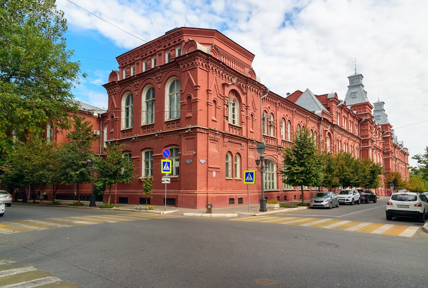 Здание городских учреждений