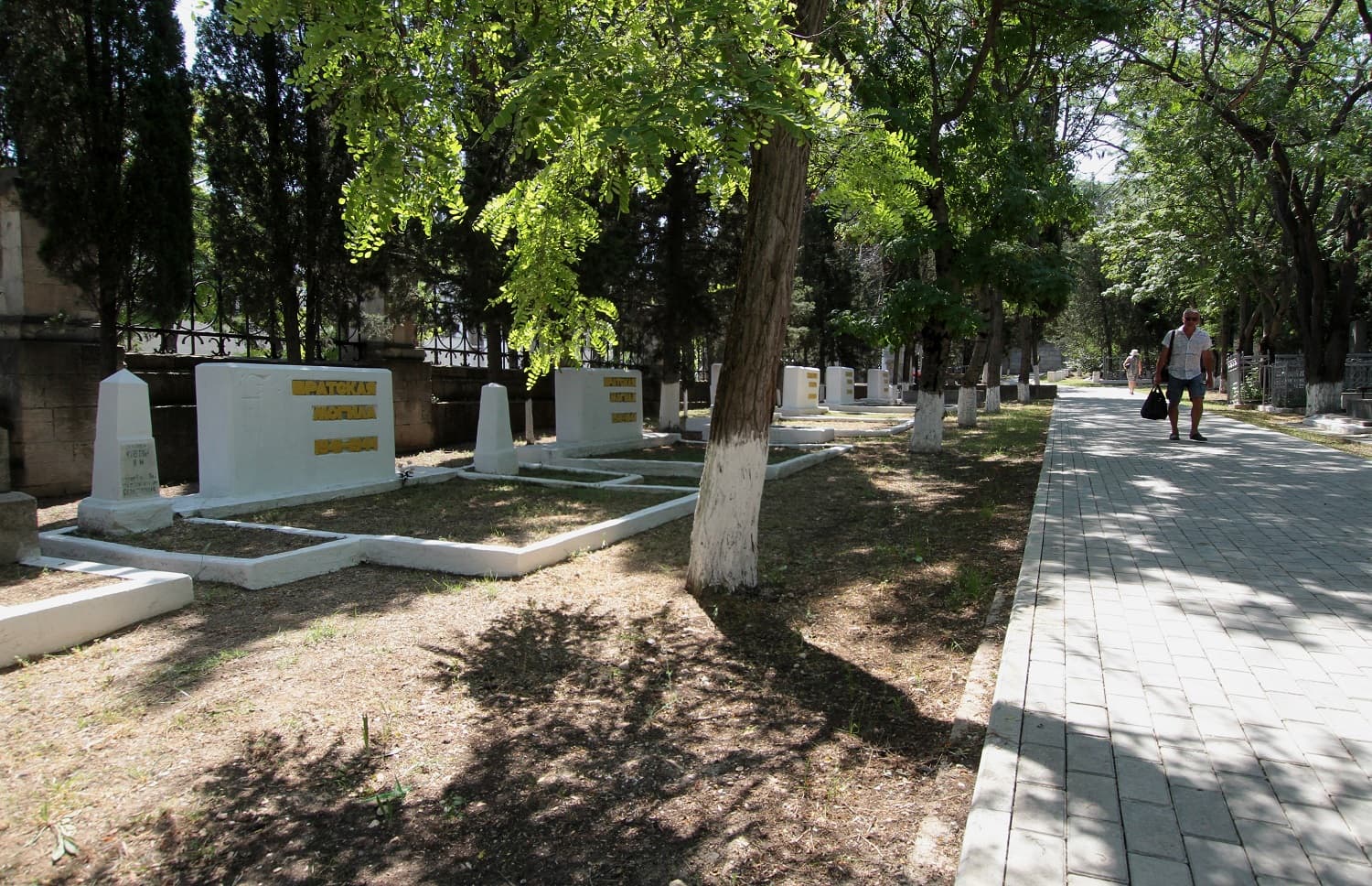 Кладбище Коммунаров