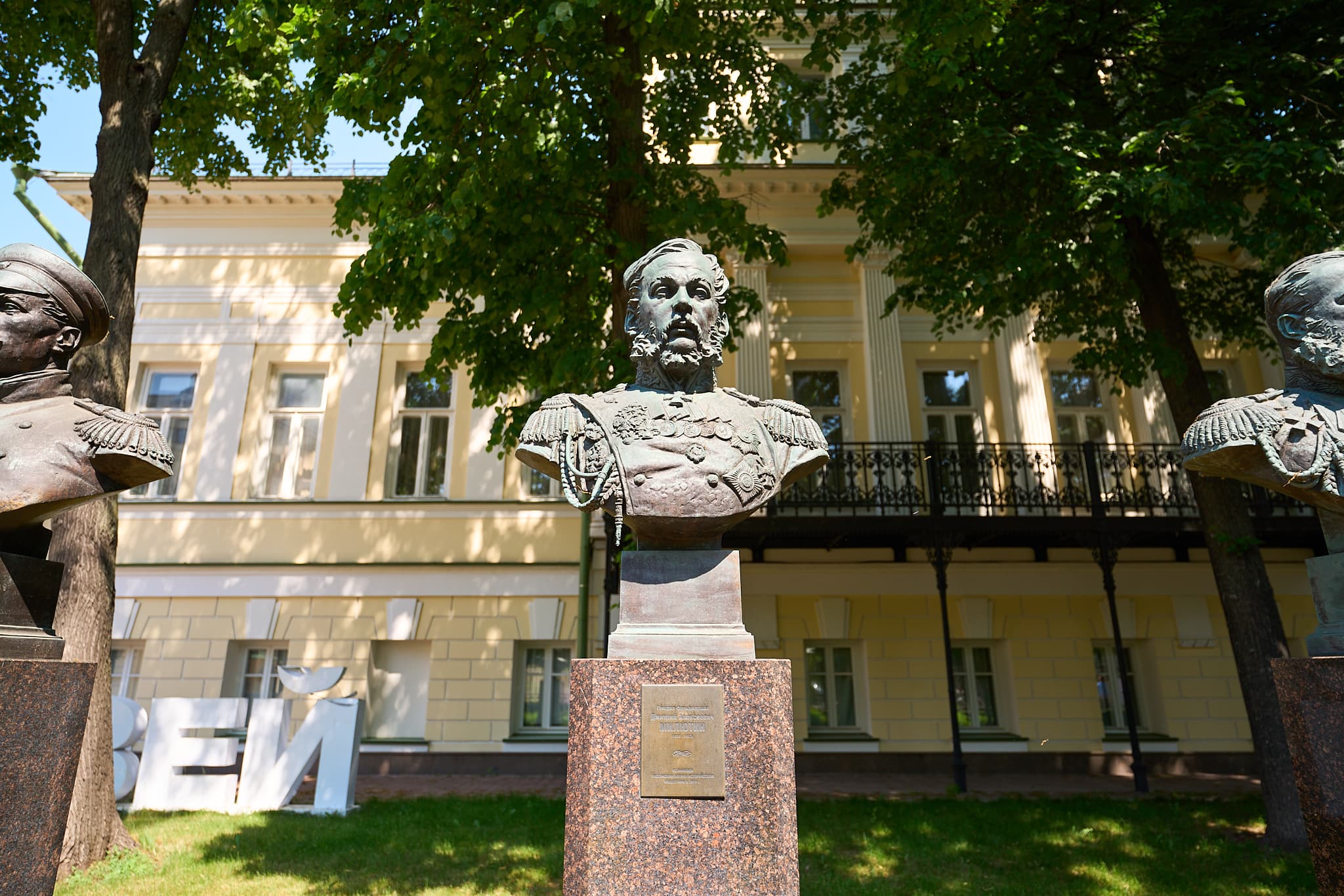 Бюст Дмитрия Милютина