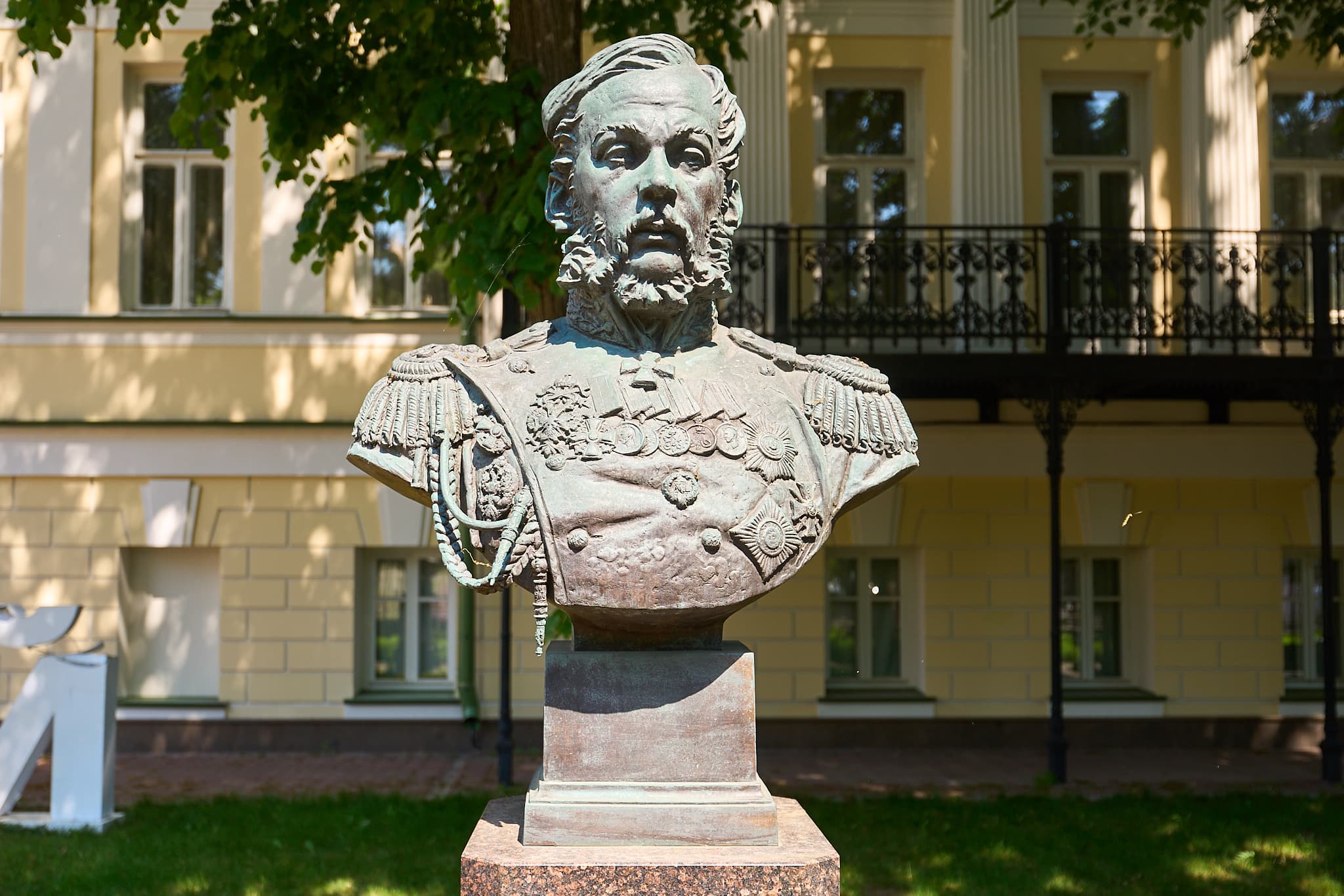 Бюст Дмитрия Милютина
