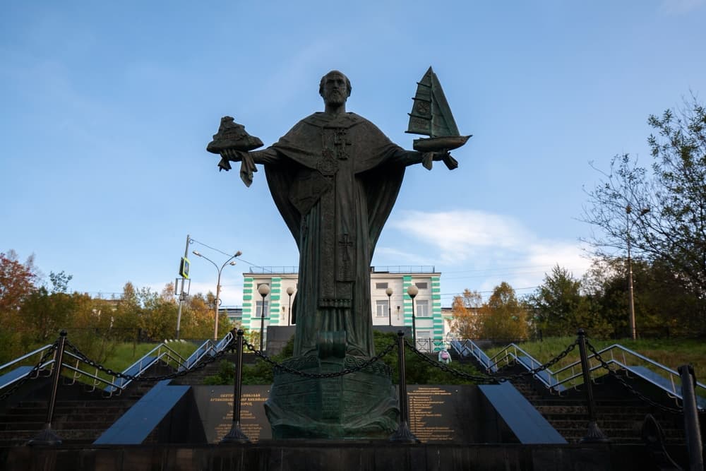 Памятник Николаю Чудотворцу