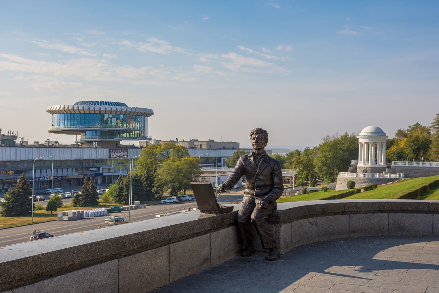 Памятник Виктору Лосеву