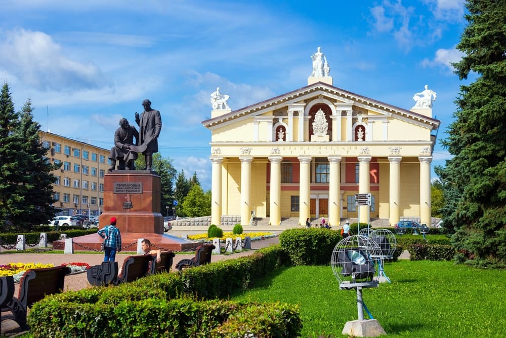 Театральная площадь
