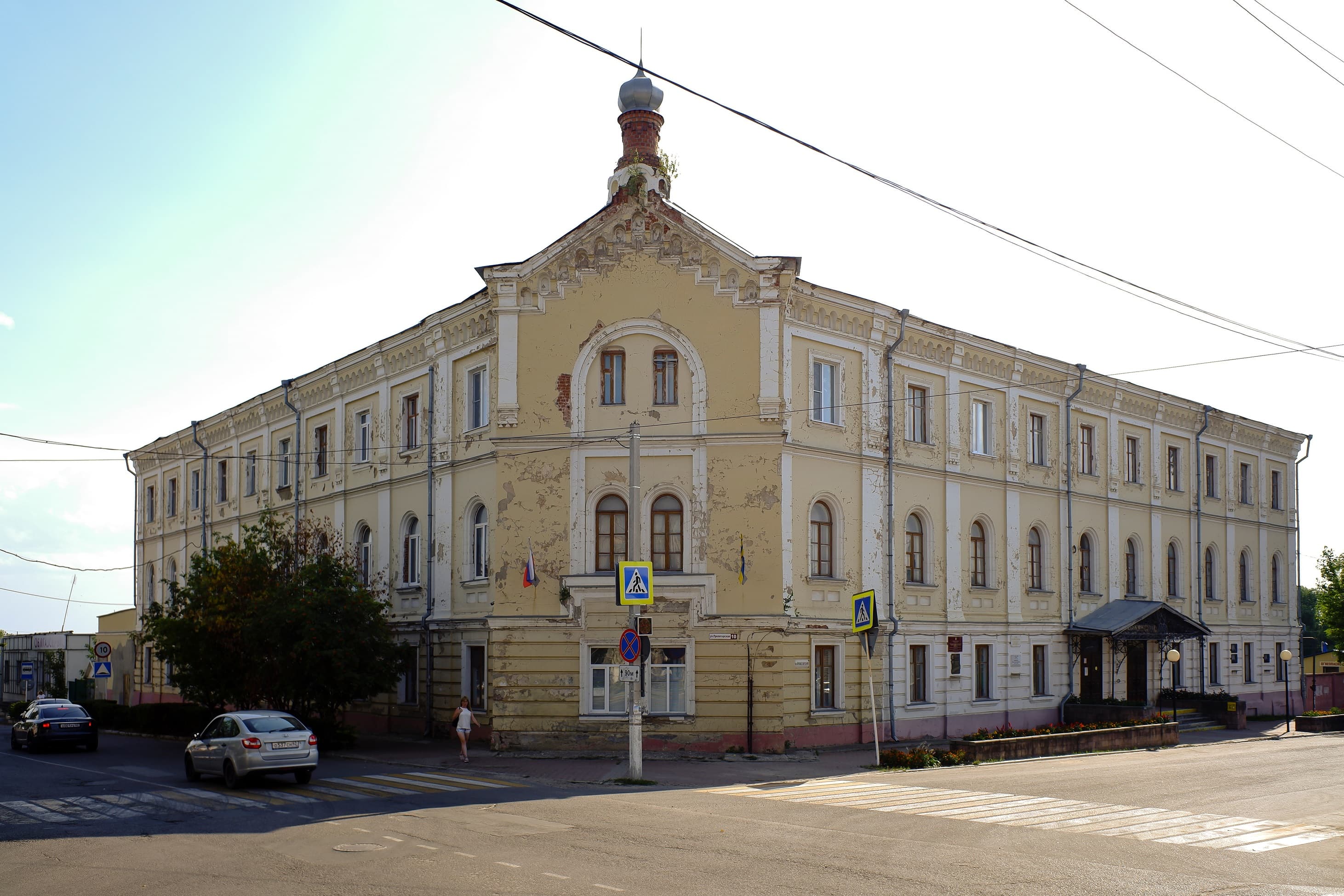 Здание бывшего реального училища