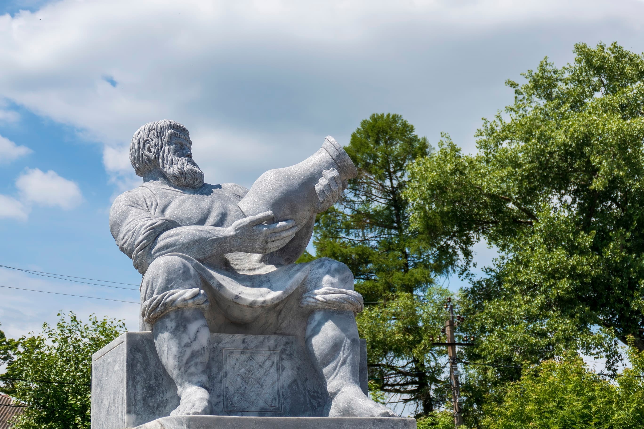 Памятник гончару Демке Кирееву