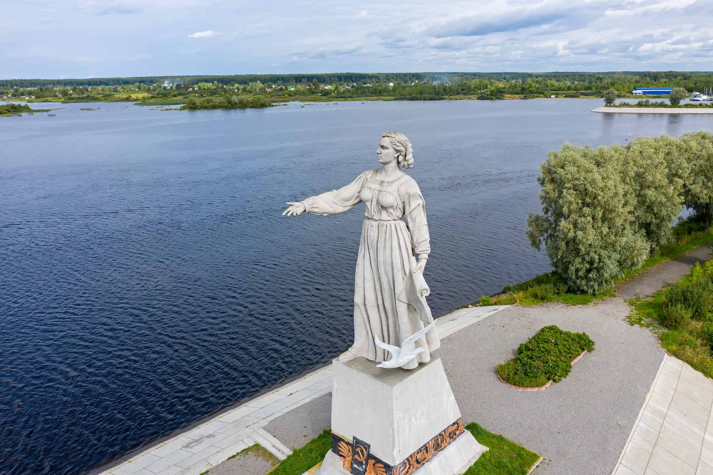 Монумент «Мать-Волга»