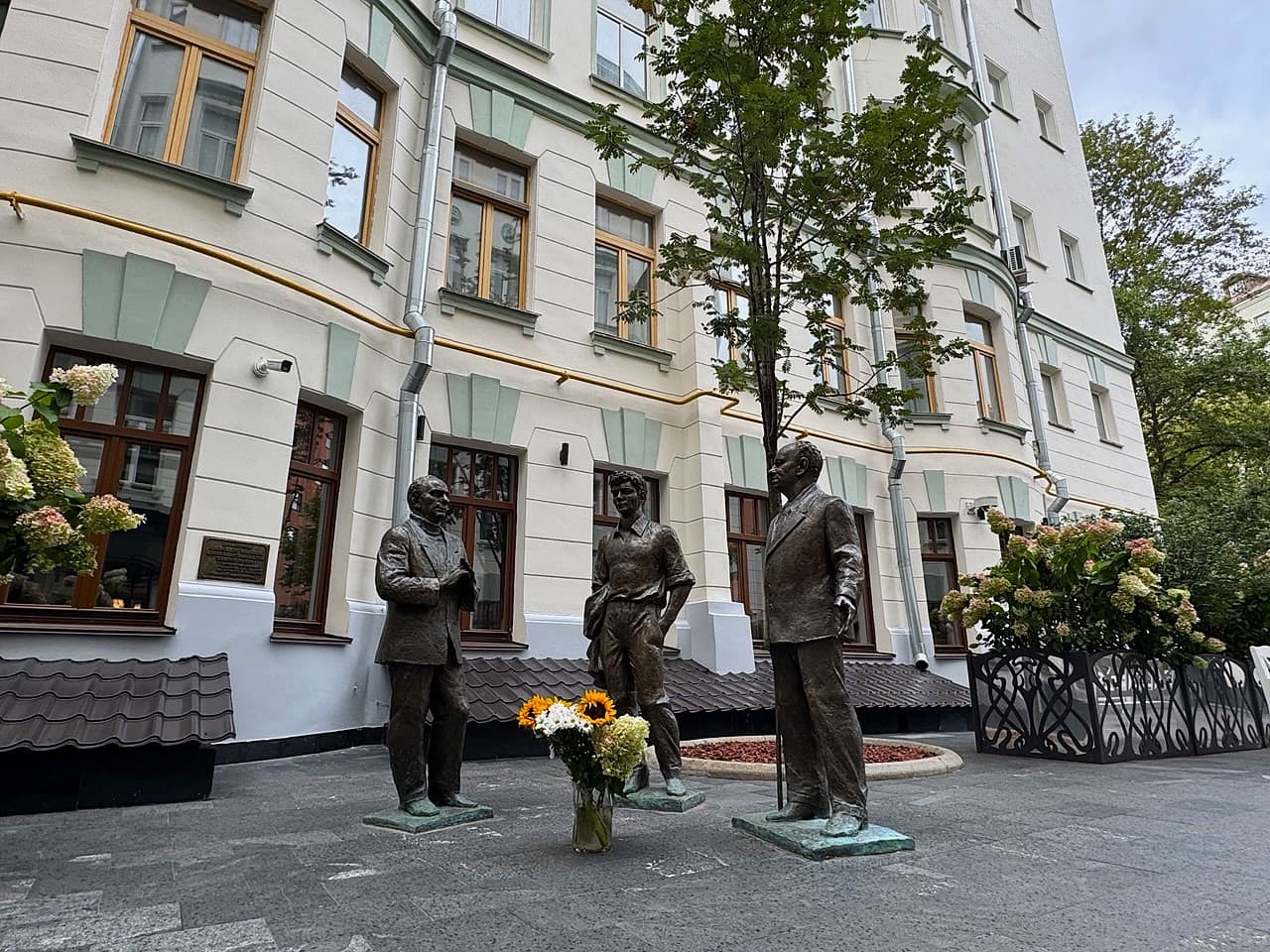 Двор исторической сцены Театра Олега Табакова