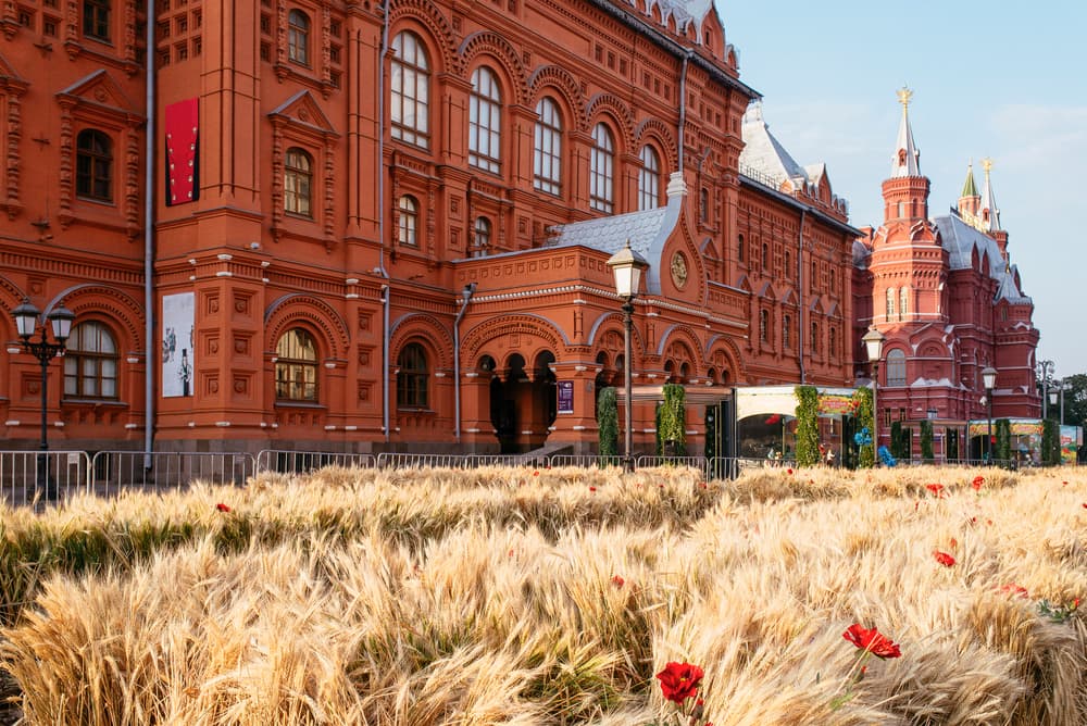  Площадь Революции