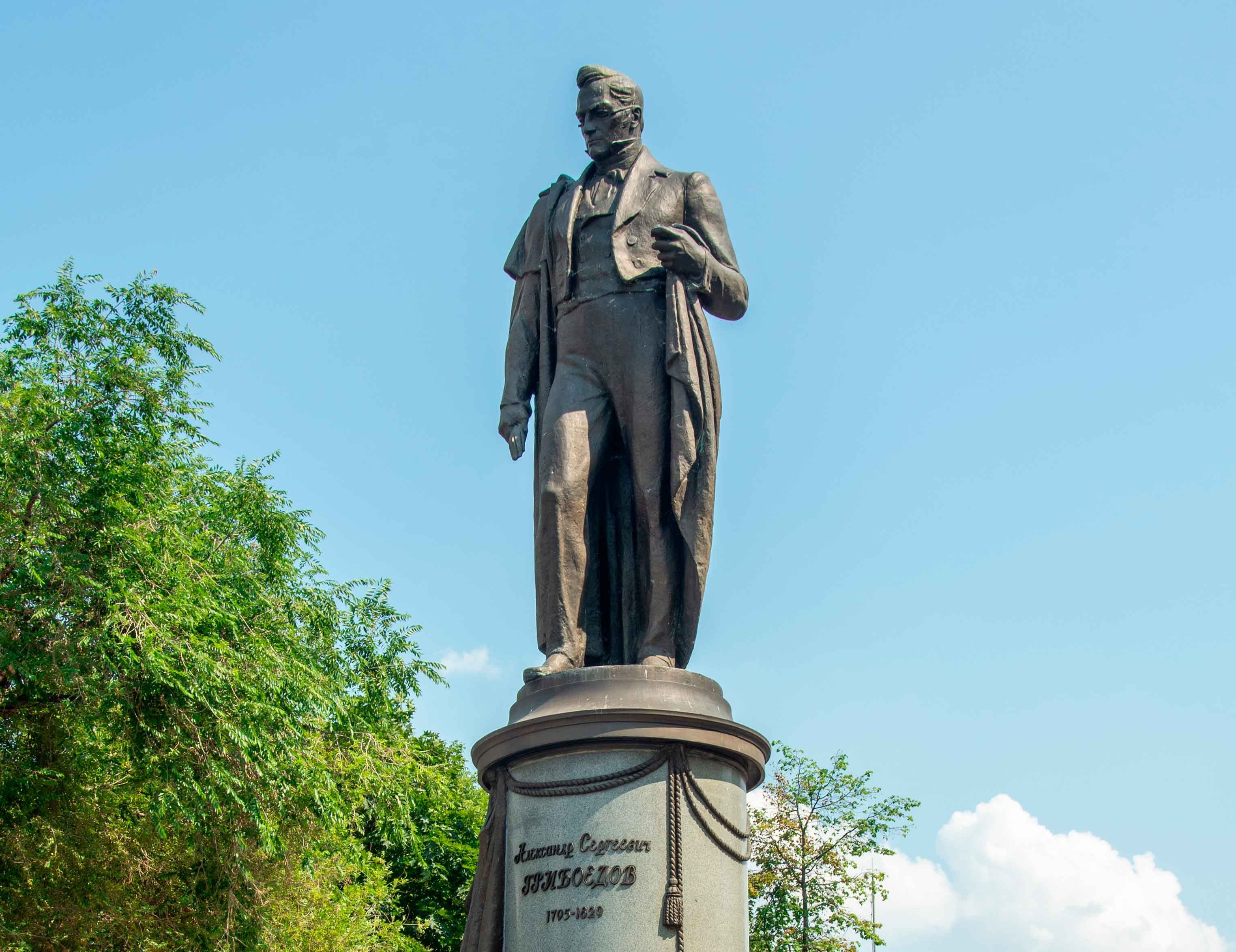 Памятник Грибоедову 