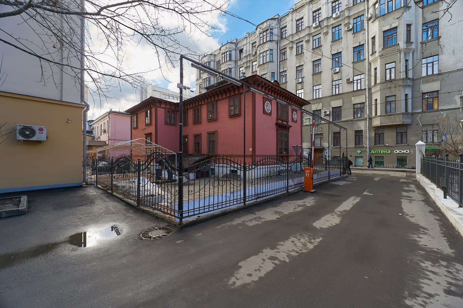 Жилой дом М. О. Лопыревского 