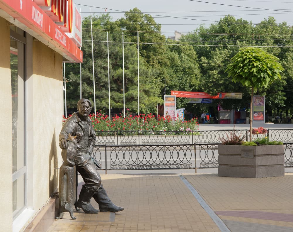 Памятник ростовскому сантехнику