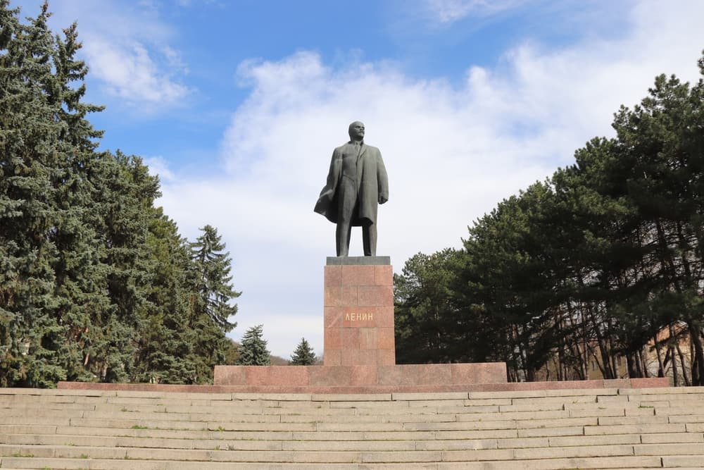 Памятник Ленину