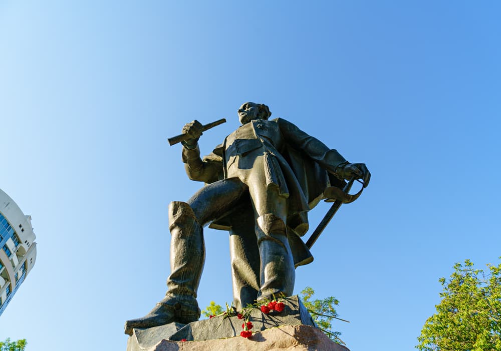 Памятник Суворову