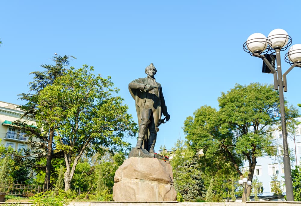 Памятник Суворову