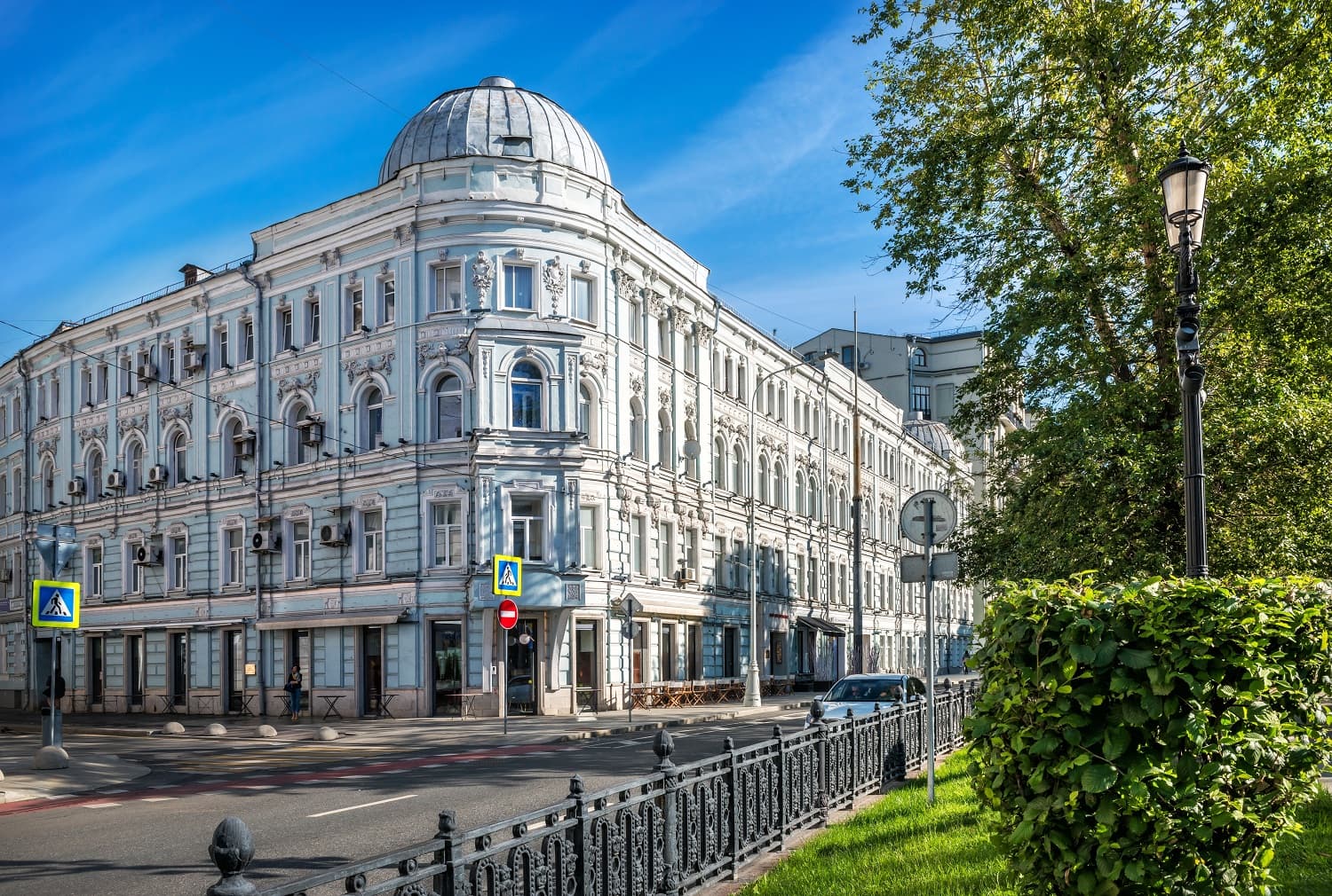 Городская усадьба Голицыных — доходные владения М. С. Романова