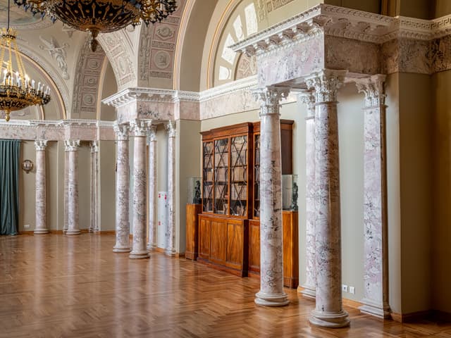 Сборная экскурсия «Дом со львами на воротах. Тайны Московского Английского клуба»