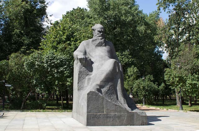 Пушкинский музей, усадьба Толстого и Погодинская изба. Прогулка по Хамовникам