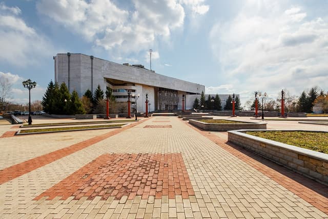 Театральная площадь