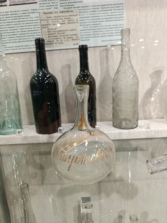 Экскурсия по галерее старинной посуды «Время и стекло»