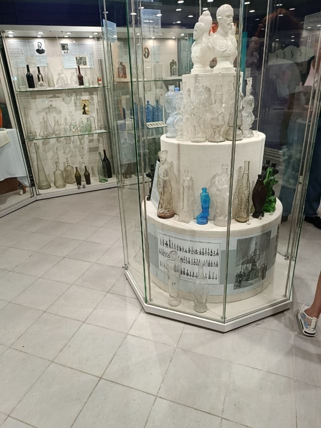 Экскурсия по галерее старинной посуды «Время и стекло»