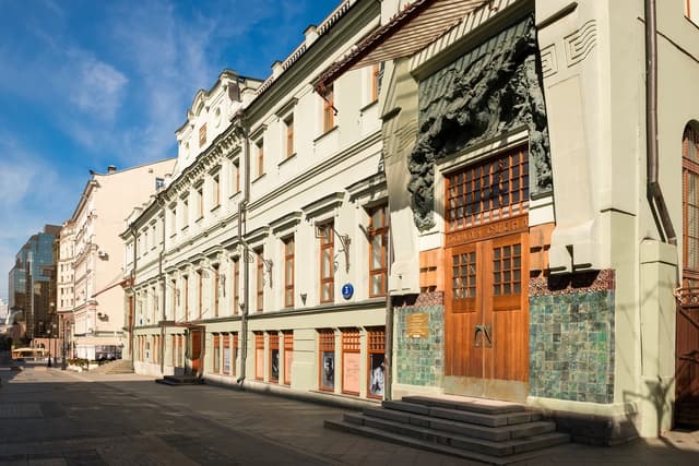Шаги прогресса на Тверской улице