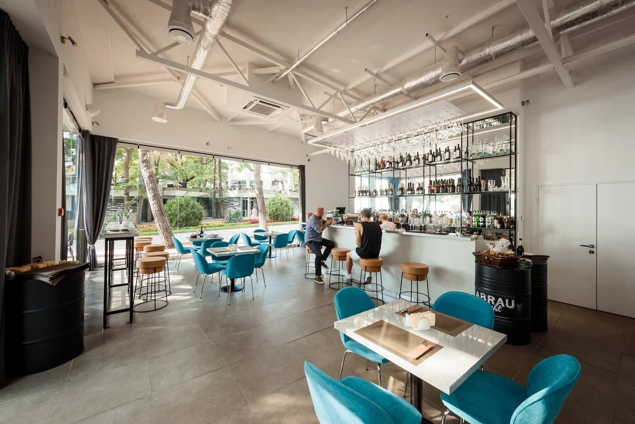 1870 Wine & Food Bar