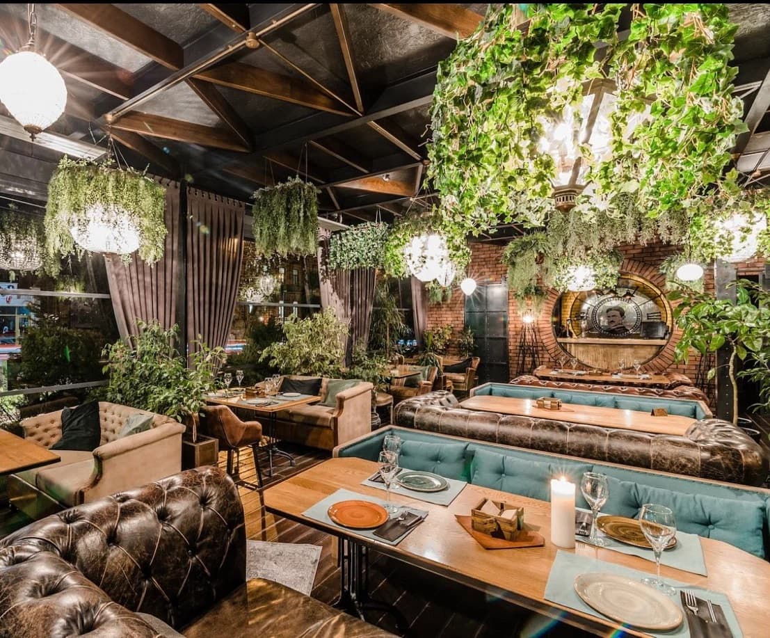 Tesla Bar&Grill