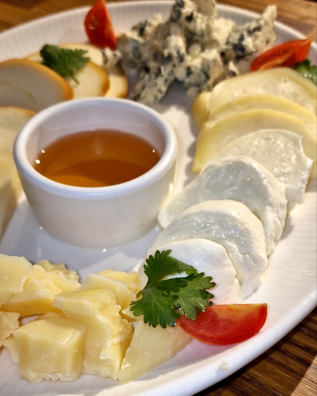 СЫР. ВИНО. & МЯСО.