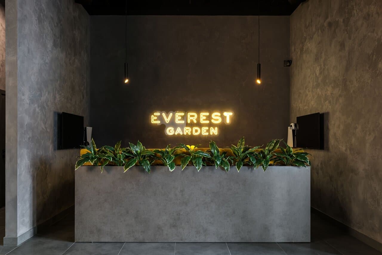 Everest Garden