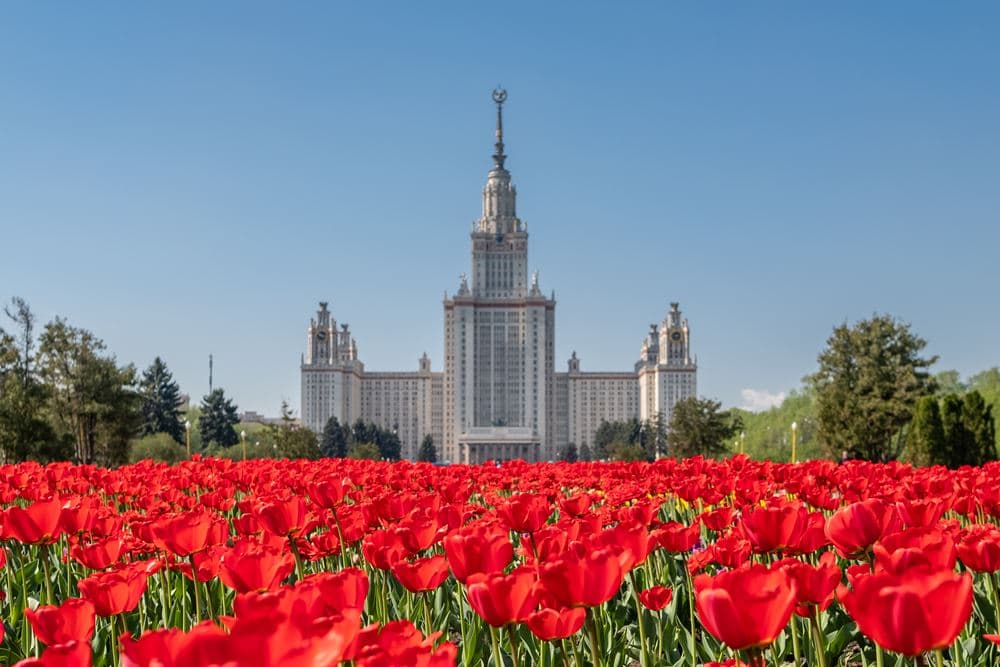 Москва день за днем
